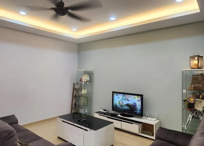 Ay Homestay Midtown Falim